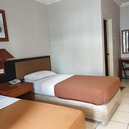 Yehezkiel Hotel Lembang Mitra Reddoorz מראה חיצוני תמונה