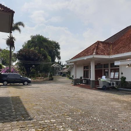 Yehezkiel Hotel Lembang Mitra Reddoorz מראה חיצוני תמונה