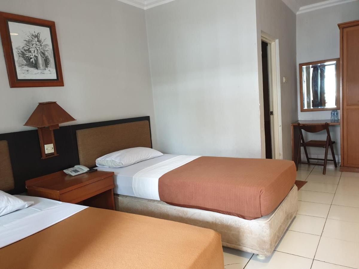Yehezkiel Hotel Lembang Mitra Reddoorz מראה חיצוני תמונה
