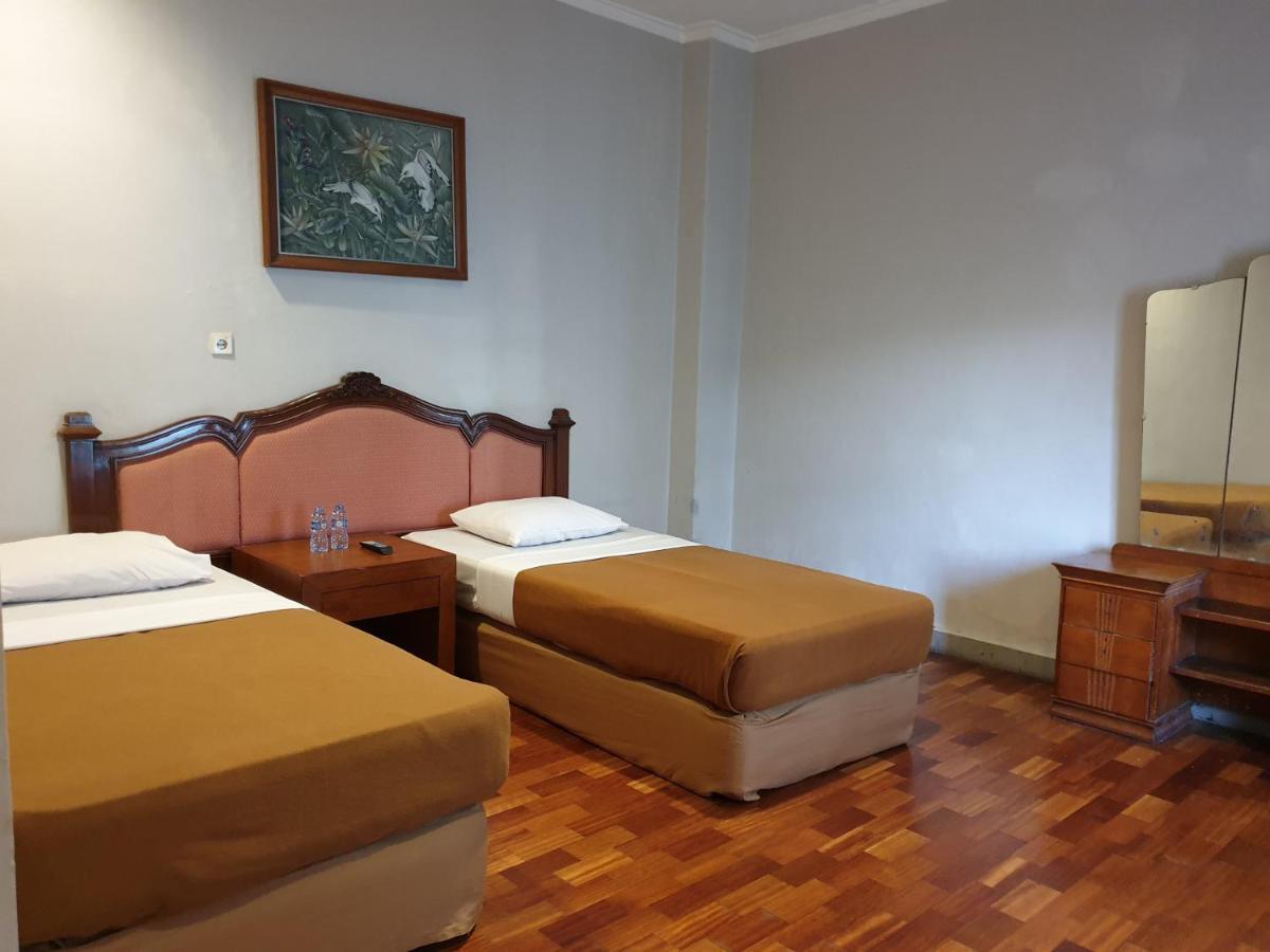 Yehezkiel Hotel Lembang Mitra Reddoorz מראה חיצוני תמונה