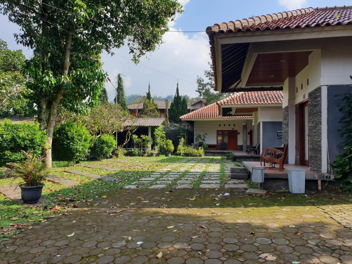 Yehezkiel Hotel Lembang Mitra Reddoorz מראה חיצוני תמונה