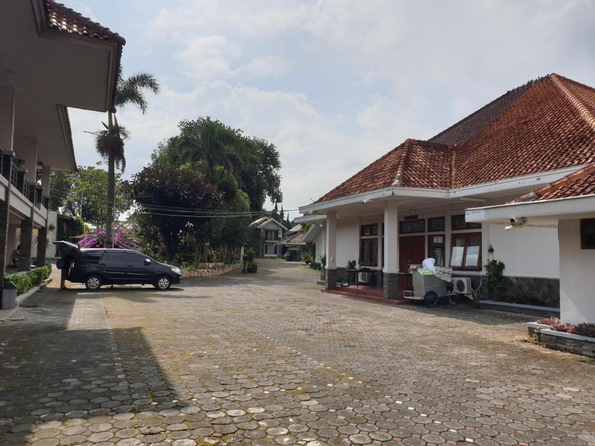 Yehezkiel Hotel Lembang Mitra Reddoorz מראה חיצוני תמונה