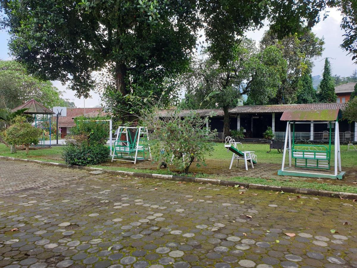 Yehezkiel Hotel Lembang Mitra Reddoorz מראה חיצוני תמונה