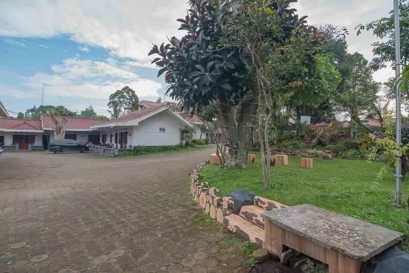 Yehezkiel Hotel Lembang Mitra Reddoorz מראה חיצוני תמונה